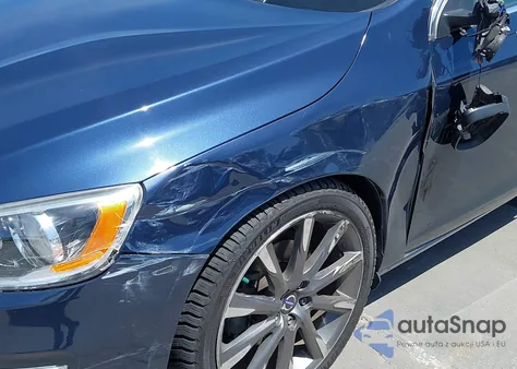 2015 Volvo V60 T5 Premier z USA, uszkodzony, nr VIN YV140MEKXF1252046